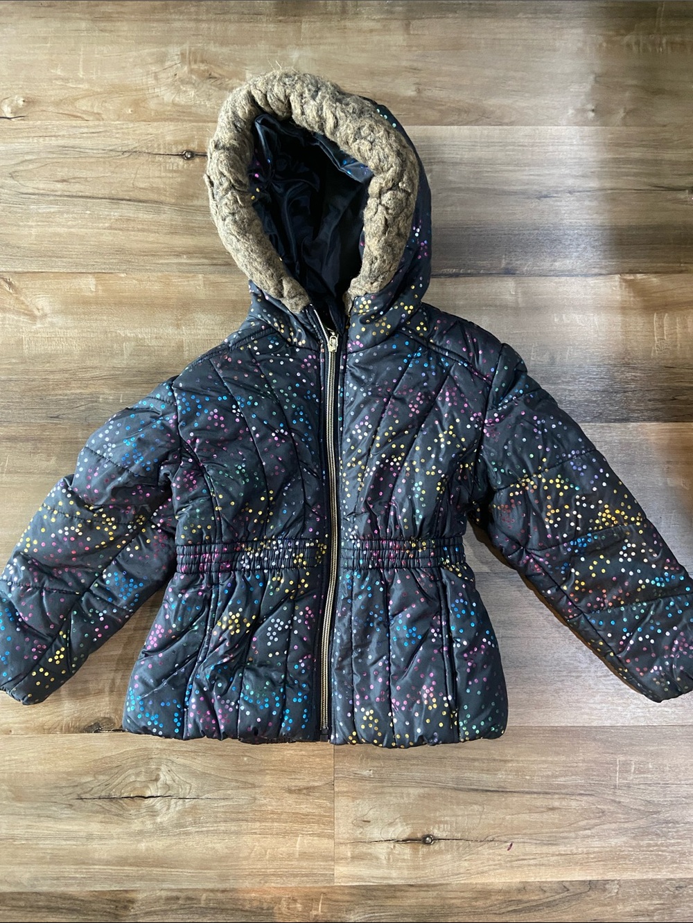 Girls' Black Quilted Hooded Puffer Jacket with Multicolor Dot Print